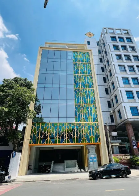 CHO THUÊ TÒA NHÀ MẶT TIỀN ĐƯỜNG Hoàng Việt, phường 4, Tân Bình .