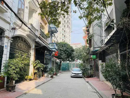 SIÊU PHẨM CẦU GIẤY - Ô TÔ ĐỖ CỬA NHỈNH 7 TỶ 40M