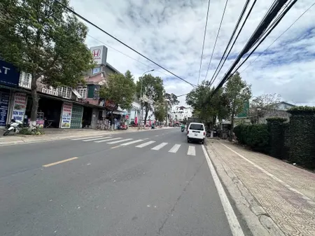 Cần bán Lô Đất đắc địa toạ lạc tại vị trí có 2 0 1 - Mặt Tiền đường Nguyễn Đình Chiểu, P9, Đà Lạt