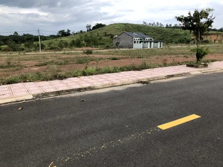 BÁN NHANH 1350M2 ĐẤT MẶT TIỀN QUỐC LỘ 13 VÀO 100M NGAY SÁT BÊN NHÀ MÁY. GIÁ 270 TRIỆU