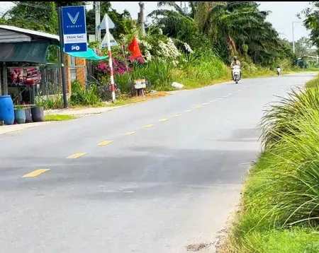 Bán gấp lô đất 200 m2 mặt tiền đường nhựa Hương Lộ 2,  Lộc Hưng, Trảng Bàng, Tây Ninh.