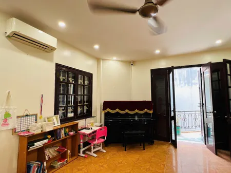 Cho thuê nhà Phố Vương Thừa Vũ, Thanh Xuân, 4 tầng 43m, lô góc, 3 ngủ làm VP, KD, ở