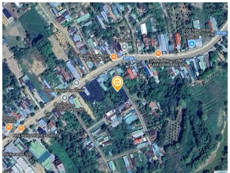 án 2300m² đất, full đất ở đô thị, còn lại là đất trồng cây lâu năm Vị trí: MT đường ĐT 725 thuộc Thị Trấn Đạ Tẻh. Kế bên cây xăng Hoài Nhơn. Cách chợ Đạ Tẻh khoảng 3km DT: 32m 280m, nở hậu Giá bán: 61 tỷ Khu vực thuận lợi mở Công ty, làm kho xưởng,.