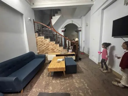 Cho thuê nhà nguyên căn Thanh Xuân, 4.5 tầng, 35m2, 6 ngủ, chỉ 12 Triệu