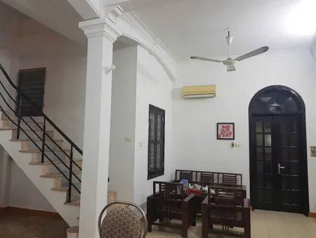 Cho thuê nhà nguyên căn Ngõ Văn Chương, 50m2 x 3 tầng, 3 ngủ, 10 Triệu
