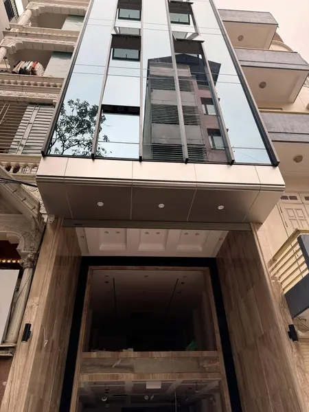 Bán nhà mặt phố Lý Nam Đế, 130m2, mặt tiền 4.3m, 50 tỉ, kinh doanh văn phòng, khách sạn