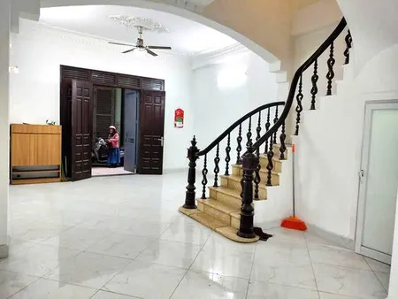 Cần tiền, bán nhanh nhà Nguyễn Xiển ngõ ô tô  vào nhà  DT : 50m, 4,5tầng chào : 12,8tỷ.