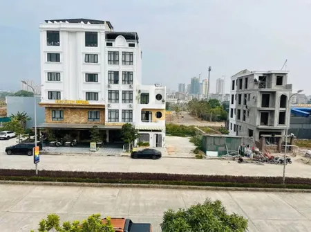 Mặt tiền 12m (có ke thoáng 7m)