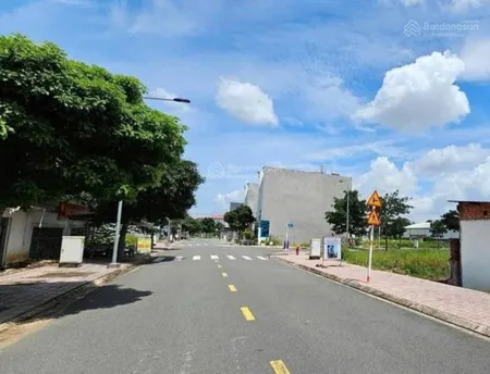 Siêu hời đất nền đầu tư ngay MT DT 743 , cách vòng xoay An Phú - Thuận AN chỉ 300m,  vị trí đẹp, tiềm năng đầu tư cao , giá chỉ 1.29 Tỷ , sổ sẵn