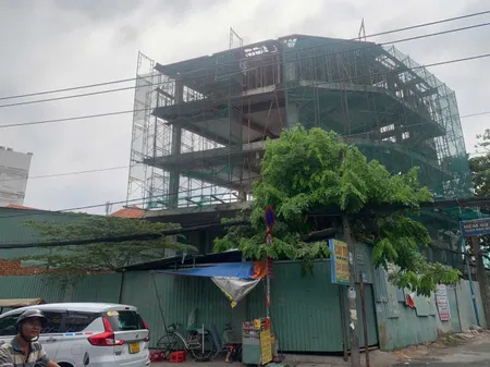 Cần cho thuê nhà 2 mặt tiền lớn  kinh doanh 1 hầm 1 trệt 4 lầu số 94 đường Phan Huy Ích, P15, quận Tân Bình