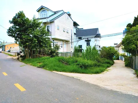 Bán đất đẹp góc 2 mặt tiền đường kinh doanh khu dân cư trung tâm Đà Lạt giá ngộp
