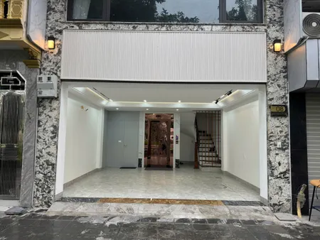 Cho thuê tầng 1, 2 nhà mới xây Phố Trạm, gần Aeo Long Biên, đường trước nhà ô tô tránh