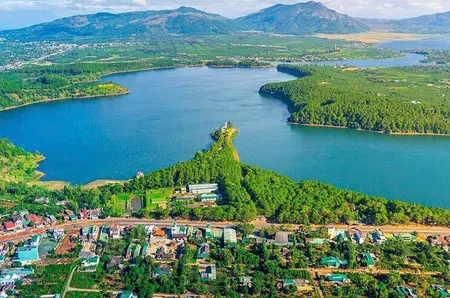 Đất mặt tiền Tôn Đức thắng…đoạn nằm giữa trường hoàng hoa thám và cổng biển hồ