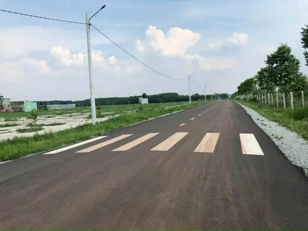 Kẹt tiền sang gấp 200m2 đất mt 12 ngay chợ, kcn tiện xây trọ giá 290tr