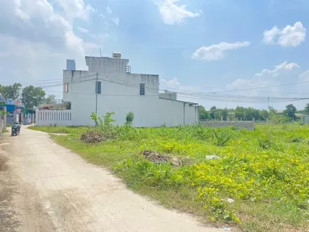 lh 0909 044 186. Sang gấp 200m2 đất ngay chợ, sát kcn tiện xây trọ giá 290tr
Đất sổ hồng riêng, thổ cư, bao sang tên công chứng