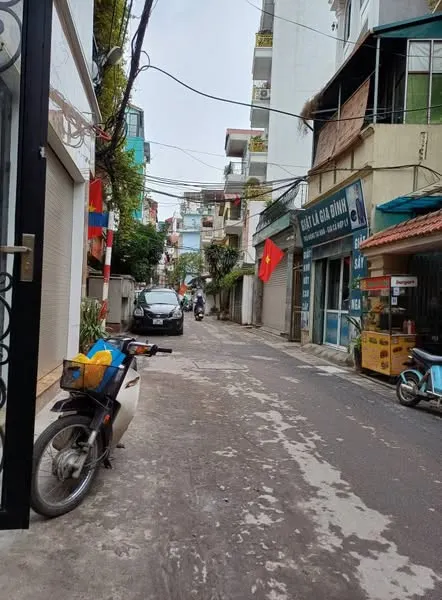 Bán nhà mặt ngõ ô tô phố Lạc Long Quân, Quận Cầu Giấy, nhà dân xây