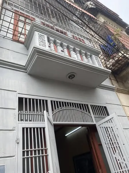Cho thuê nhà ngõ 300 Vĩnh Hưng chỉ 6.3 Triệu 3 tầng, 2 ngủ, vào ngay