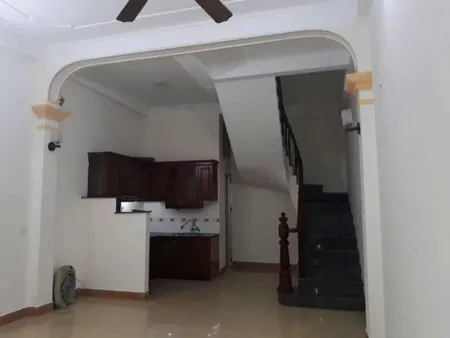 Cho thuê nhà ngõ 188 Phố Vương Thừa Vũ, Thanh Xuân, 4 tầng x 40m2, 2 ngủ, 3 WC, 10.5 Triệu