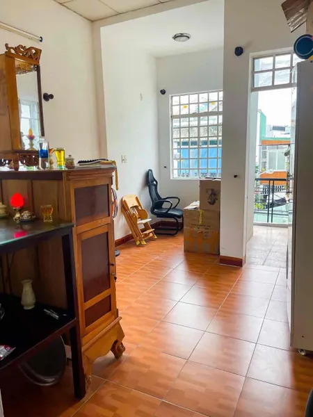 💥BÁN NHÀ 2 TẦNG - KIỆT 325 HÙNG VƯƠNG - KIÊN CỐ, CHÍNH CHỦ. • Diện tích: 46m², nhà xây kiên cố. • Kết cấu: 2 tầng, thiết kế hợp lý, phù hợp gia đình nhỏ. • Vị trí: Kiệt nằm ngay trung tâm, thuận tiện đi lại. • Nhà chính chủ đang ở, chưa qua đầu tư, đảm bả