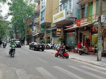 Bán gấp nhà phố Lê Lợi, Hà Đông, 4 tầng, MT 8m, chỉ 10,5 tỷ