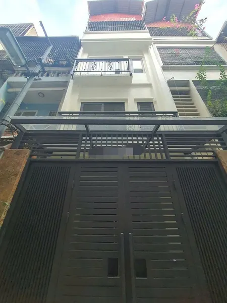 Cho thuê nhà nguyên căn Phố La Thành, Ba Đình, 4 tầng x 55m2, 6PN, TT dạy học, Spa, VP