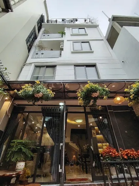 Bán nhà Giang Biên, oto đỗ cổng, 45m, nhỉnh 5 tỷ
