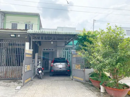 nhà 5,5 triệu 2 phòng ngủ có sân đậu ô tô
