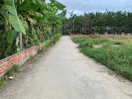 - Bán Lô Đất cách nhựa xe công tl 832 và kcn có 40 mét   - DT : 5x26 . 130m2 ✅ giá 950 triệu / nền 5m