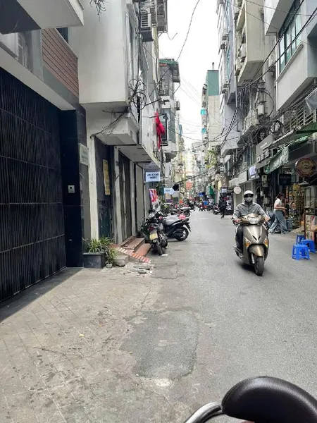 ĐỐNG ĐA ĐÔNG CÁC 50M, MT 4M, SIÊU HIẾM, CÁCH MẶT PHỐ 1 NHÀ - TRUNG TÂM ĐỐNG ĐA - GẦN HỒ - CÔNG VIÊN