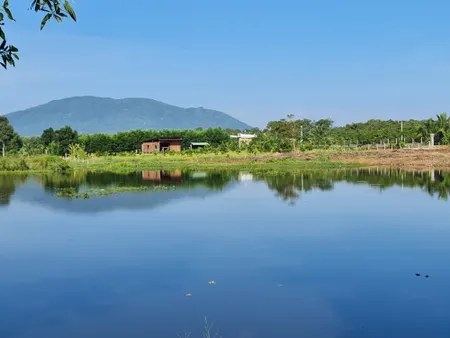 Bán nhà đất 3600m² có 300 thổ giá 2.7 tỷ cách hồ 100m