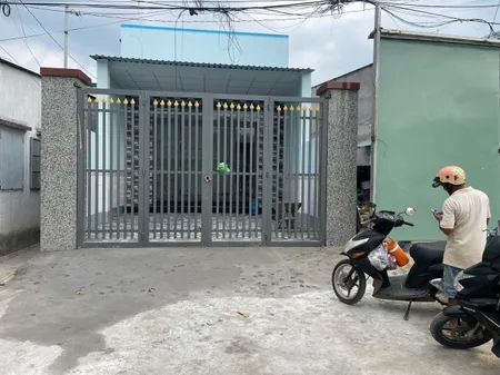 Nhà hẻm tỉnh lộ 15, xã Tân Thạnh Đông  dt 110m2 thổ 2pn 1wc giá 3 tỷ