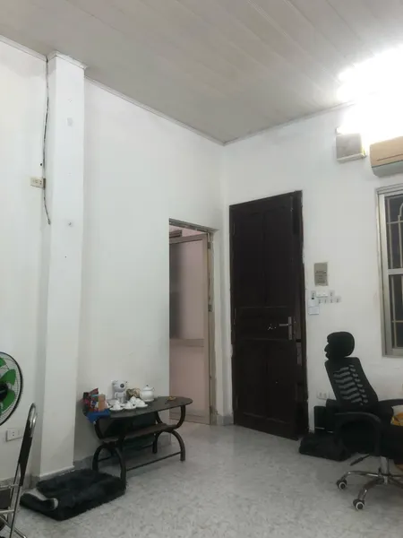 Cho thuê nhà tập thể tầng 2, số 2B Quang Trung, Hoàn Kiếm