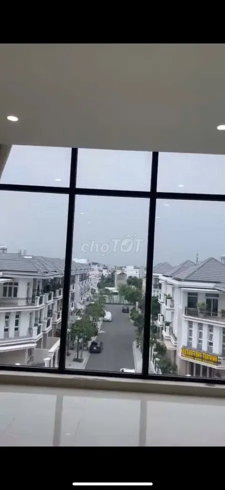 Văn phòng view triệu USD - 69m2 - 1WC - 10 triệu/tháng - Boulevard Q7.
