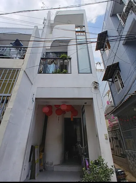 Bán gấp nhà quận Phú nhuận: 4.3 tỷ - Nguyễn Lâm-Phú Nhuận - TpHồ Chí Minh - DT: 35m - 3 tầng- BTCT, nhà còn mới khách mua vào ở ngay với 3 phòng ngủ- 3 WC- sân thượng, phòng khách, bếp, - LH: 077 888 5818 - 077 478 5818 : chuyên BDS Sài Gòn