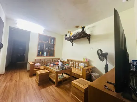 Bán gấp căn hộ tập thể Giải Phóng, Đống Đa, 80m2, căn góc, view phố - Vị trí đẹp, ngõ rộng thoáng, gần ngay Ngã Tư Vọng - Diện tích 80m2 gồm 3 ngủ, view phố, nhà căn góc cực thoáng - Nhà gần chợ, siêu thị, các trường Đại học, trung tâm thương mại, bệnh vi