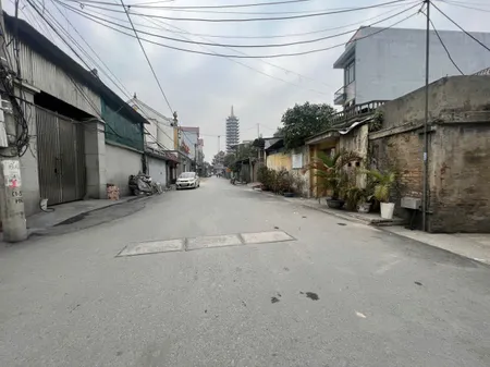 HÀNG VIP HÀNG VIP - TIẾN BÀO - PHÙ KHÊ - TỪ SƠN - BẮC NINH  ĐƯỜNG 2 Ô TÔ TRÁNH NHAU PHÓNG ẦM ẦM 
♻️ Dt : 70m Mt  4 M 
 Giá : 2 X TỶ