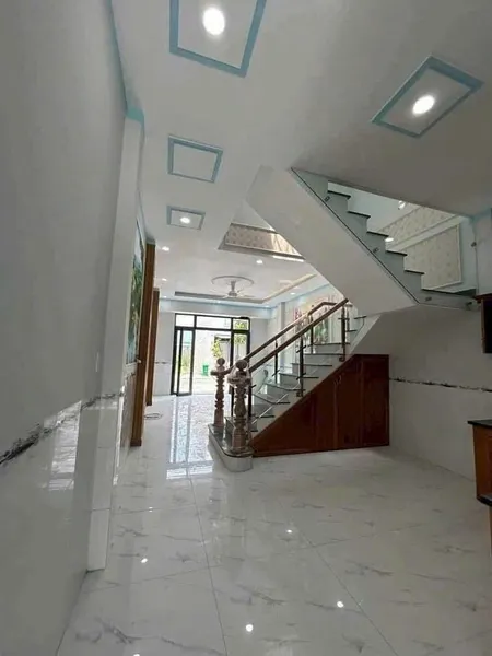 Cần bán gấp nhà 1 trệt 1 lầu Tân Hiệp, Tân Uyên