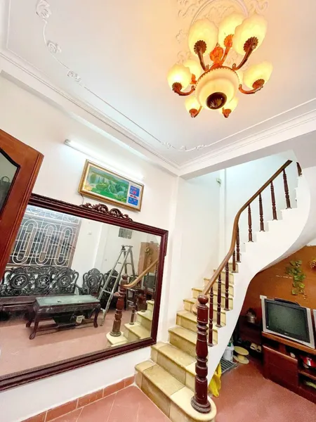 Cho thuê nhà Phố Văn Hương, 5 tầng x 25m2, 3 ngủ, 3 WC 13 Triệu ở gđ, nhóm 6 người