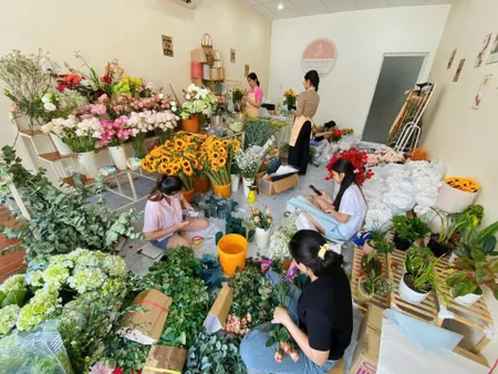 CẦN SANG NHƯỢNG SHOP HOA Địa chỉ: 121 đường Trần Hưng Đạo, Dĩ An
