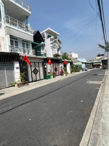 Nhà MT 4pn trệt lầu, 4x20m, hẻm 8m thông, giá siêu rẻ 7.5tr