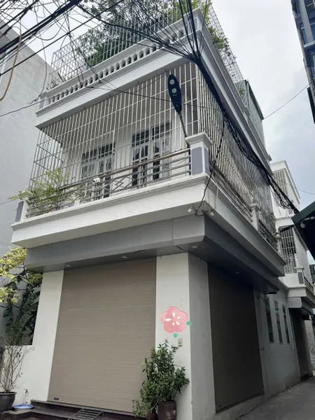 Nhà hướng Đông Nam ngõ oto thông tứ phía, gần chợ Cống Trắng. Giáp KDT Petro