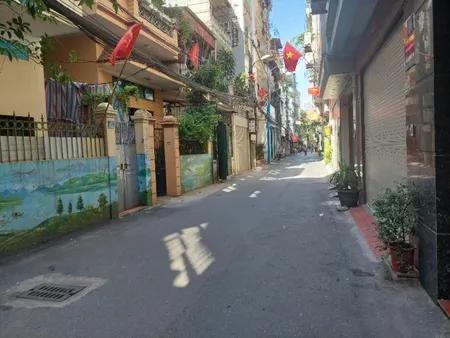 Bán Nhà Phố Vũ Hữu - 2 Mặt Thoáng, Sổ Đỏ Sẵn, Giá Tốt Cho Nhà Đầu Tư