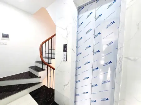 Cầu Giấy nhà mới tinh, 30m2, ngõ rộng, gần phố, 6 tầng thang máy, 8 tỷ