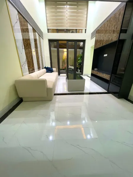 LÔ GÓC HỒNG MAI - 50M RA PHỐ - 6 TẦNG THANG MÁY - GIÁ 8 TỶ
