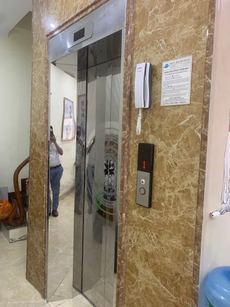 Cho thuê nhà Mặt Phố Trần Tử Bình 7 tầng thang máy làm VP, Phòng khám, Showroom