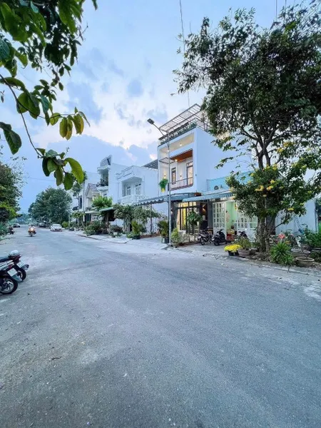 Chỉ 5 tỷ 490 - BÁN NHÀ 3 TẦNG MỚI XÂY ĐƯỜNG D6, KDC HỒNG LOAN,