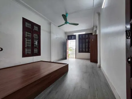 Cho thuê nhà nguyên căn đường Hoàng Hoa Thám, Ba Đình, nhà đẹp, ngõ ô tô, gần phố