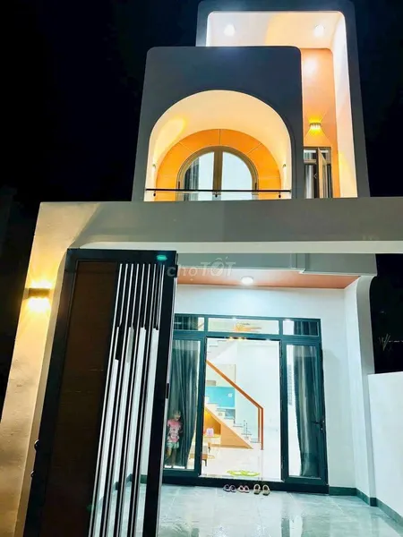 Nhà 1 trệt 1 lầu mới 💯, nở hậu ngay Trung Tâm Phú Hoà, TDM