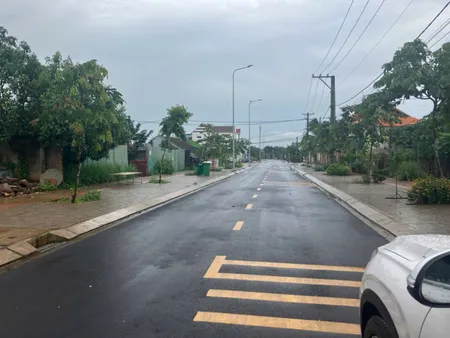444m2 có 200m2 đất thổ cư, Hơn 13,5m Mặt tiền đường lớn, vỉa hè, cây xanh đầy đủ. Vị trí trung tâm
