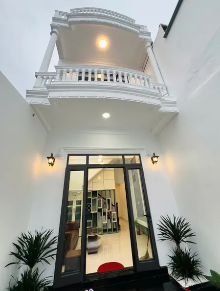 Mở bán căn nhà 3 tầng Kiệt Oto Đặng Huy Trứ Full Nội Thất Cách Mặt Tiền Vài chục mét giá chỉ:2,XX tỷ.!❌